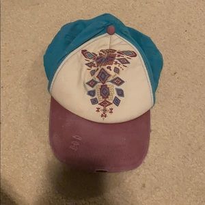 Buckle Aztec print cap